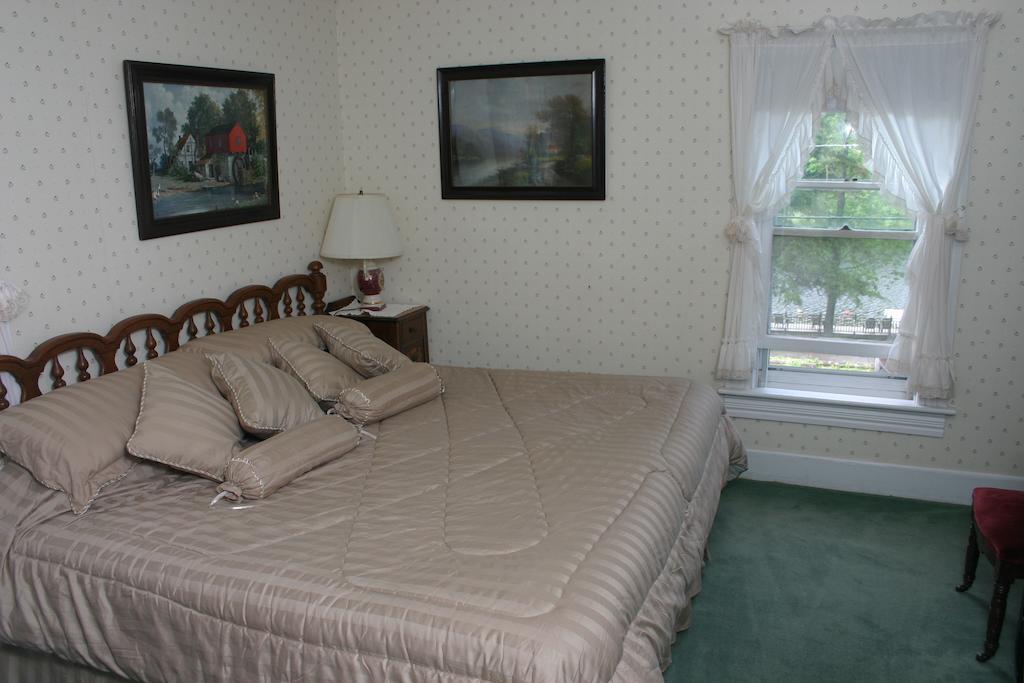 Inn At Starlight Lake & Restaurant الغرفة الصورة
