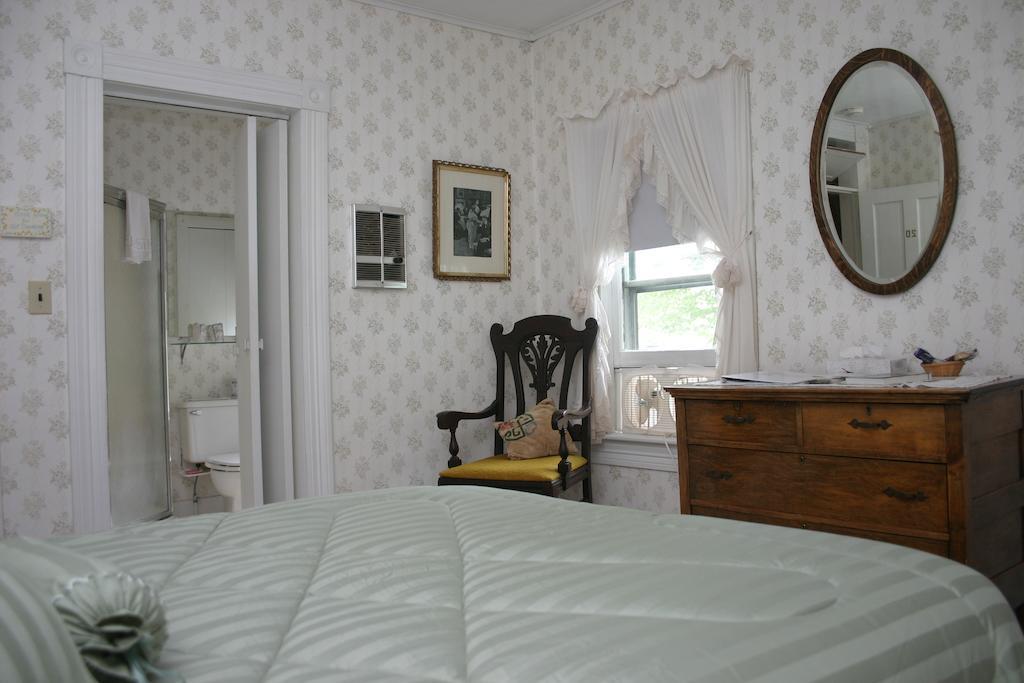 Inn At Starlight Lake & Restaurant الغرفة الصورة